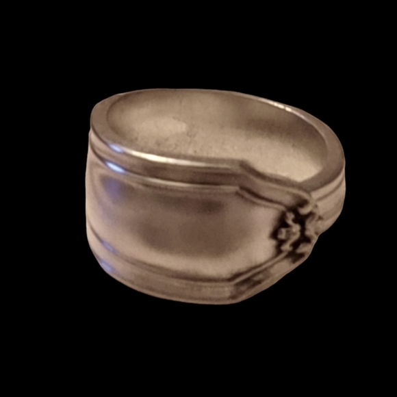 Vintage Flatware Spoon Ring Size 4 Hand Forged - Picture 3 of 4